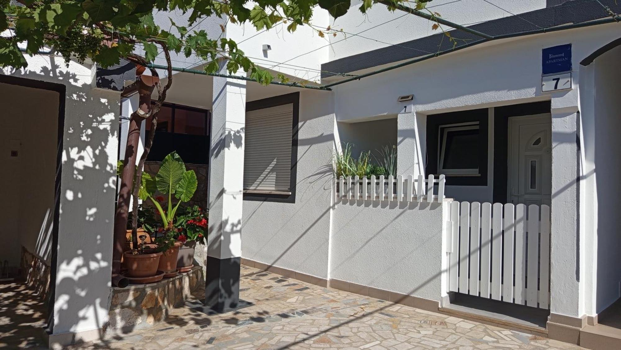 Mirko Apartament *